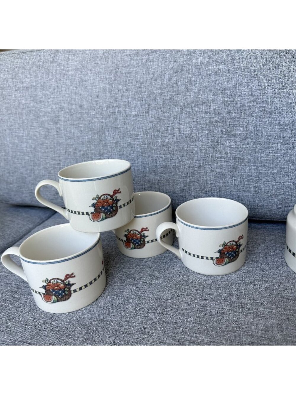 International Tableworks Set of 4 Mugs Susan Winget Windy Hill 1995